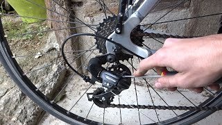 Tuto Régler un dérailleur arrière de vélo [upl. by Annaor]